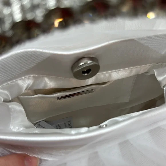 Jewel Badgley Mischka Jazzie Tulle Layered Ruffle Pouch Clutch - Picture 7 of 8